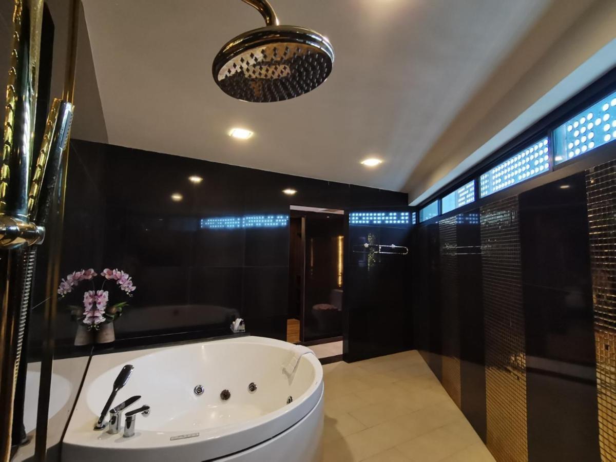 Holatel Hotel Phitsanulok Eksteriør billede