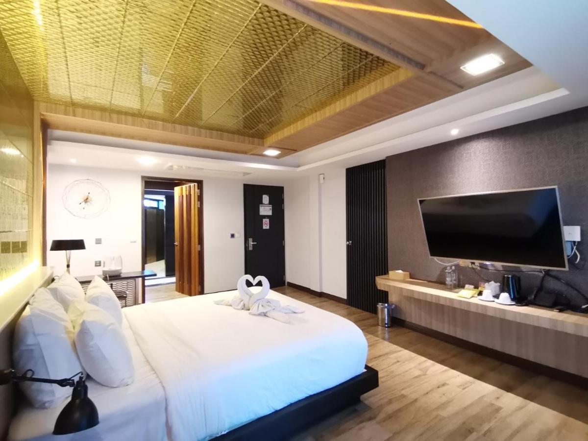 Holatel Hotel Phitsanulok Eksteriør billede